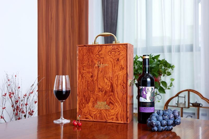 Các Loại Gỗ Phổ Biến và Cách Lựa Chọn Mẫu Hộp Rượu Đôi Đẹp