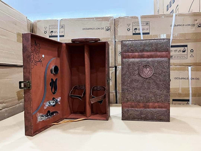 Hộp Gỗ Đựng Rượu Vang Đôi: Lựa Chọn Hoàn Hảo Cho Quà Biếu